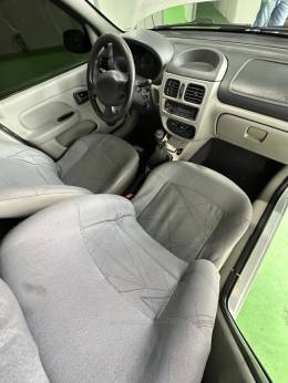 RENAULT - CLIO - 2004/2004 - Cinza - R$ 18.900,00