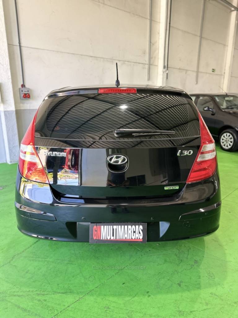 HYUNDAI - I30 - 2011/2012 - Preta - R$ 45.900,00