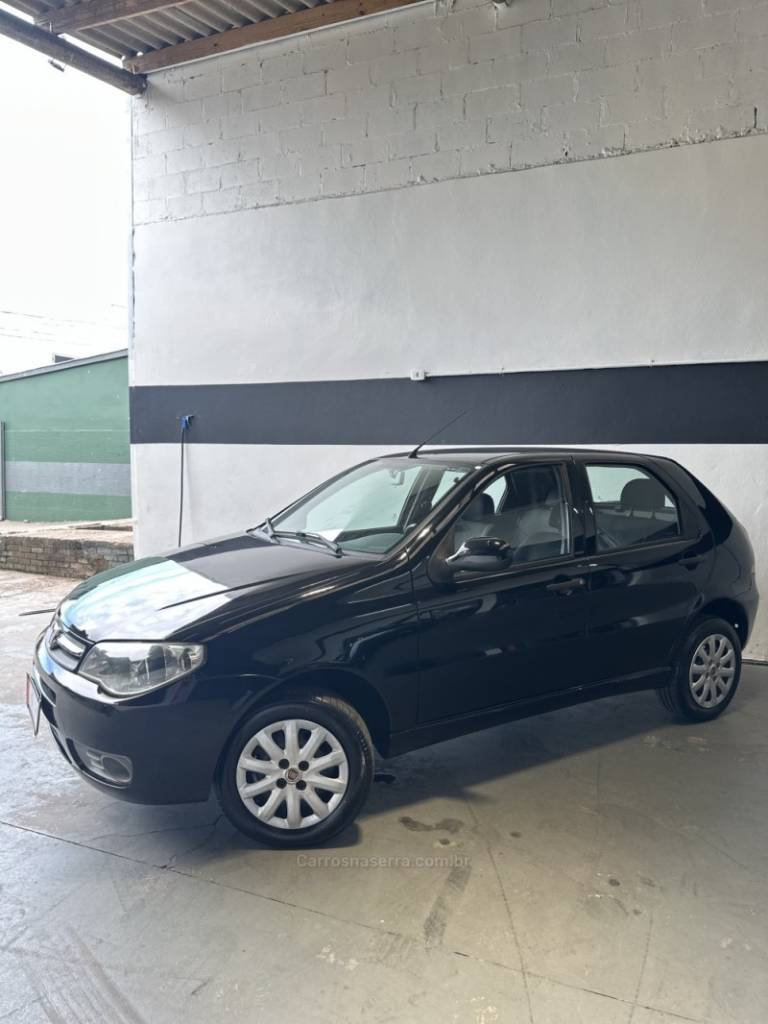 FIAT - PALIO - 2014/2014 - Preta - R$ 32.900,00