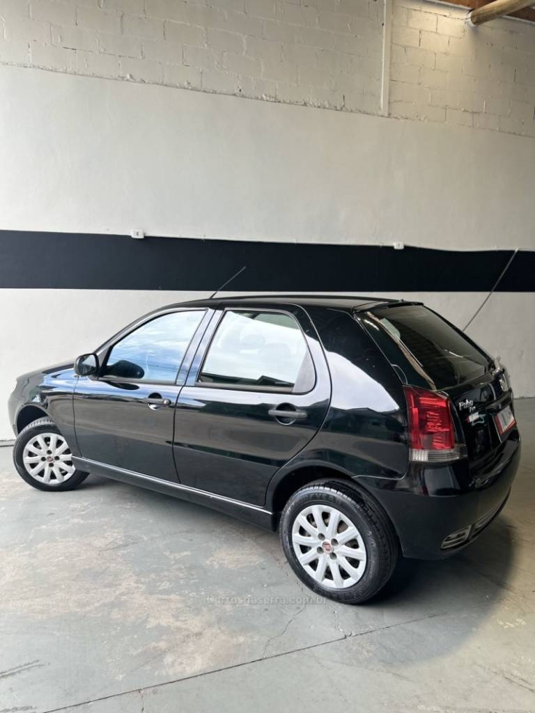 FIAT - PALIO - 2014/2014 - Preta - R$ 32.900,00