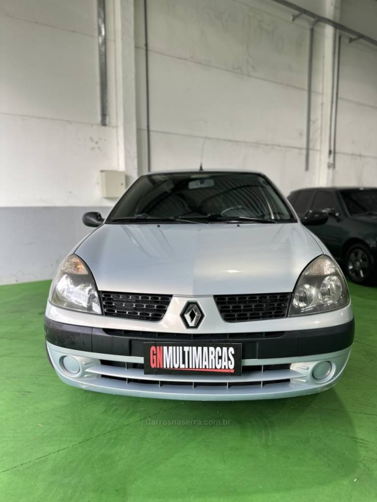 RENAULT - CLIO - 2004/2004 - Cinza - R$ 18.900,00