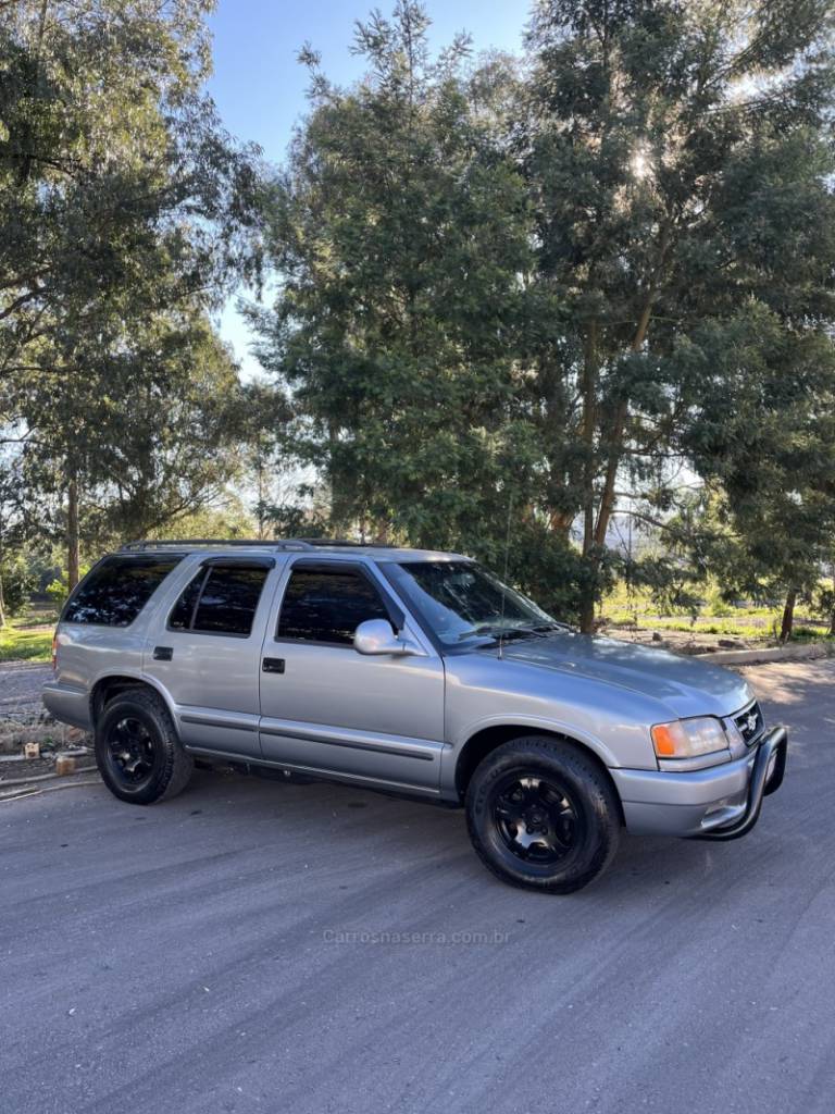 CHEVROLET - BLAZER - 1998/1997 - Cinza - R$ 32.900,00