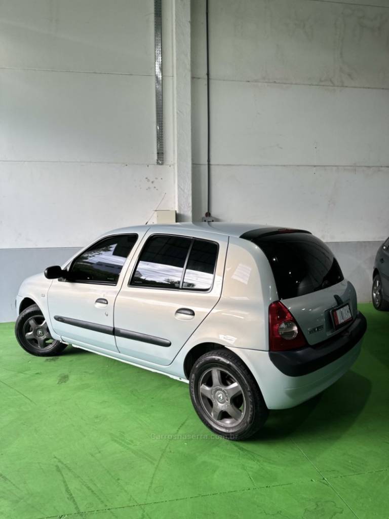 RENAULT - CLIO - 2004/2004 - Cinza - R$ 18.900,00