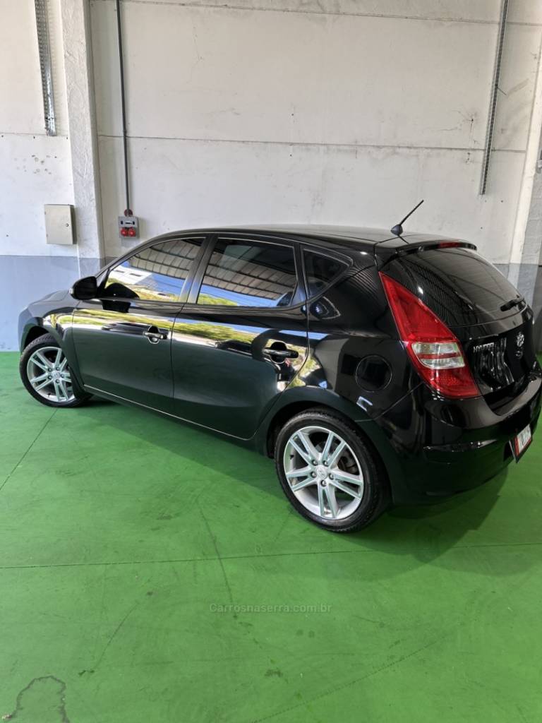 HYUNDAI - I30 - 2011/2012 - Preta - R$ 45.900,00