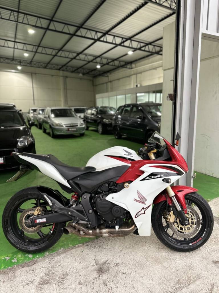HONDA - CBR 650F - 2014/2014 - Branca - R$ 41.900,00