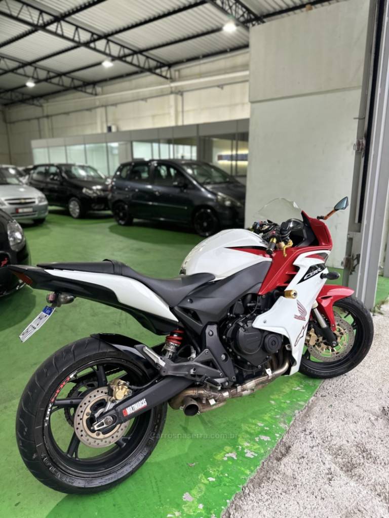HONDA - CBR 650F - 2014/2014 - Branca - R$ 41.900,00