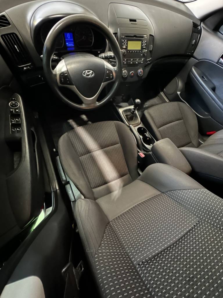 HYUNDAI - I30 - 2011/2012 - Preta - R$ 45.900,00