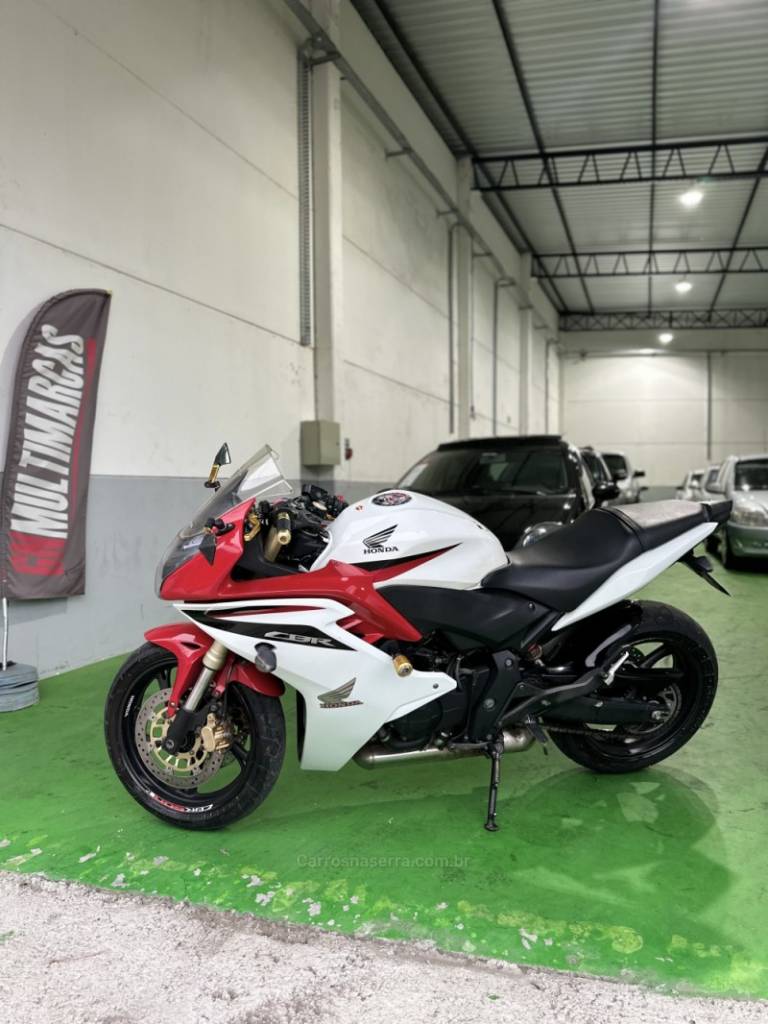 HONDA - CBR 650F - 2014/2014 - Branca - R$ 41.900,00