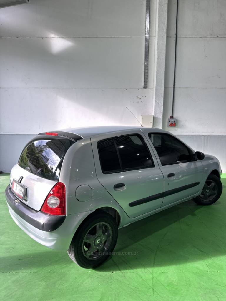 RENAULT - CLIO - 2004/2004 - Cinza - R$ 18.900,00