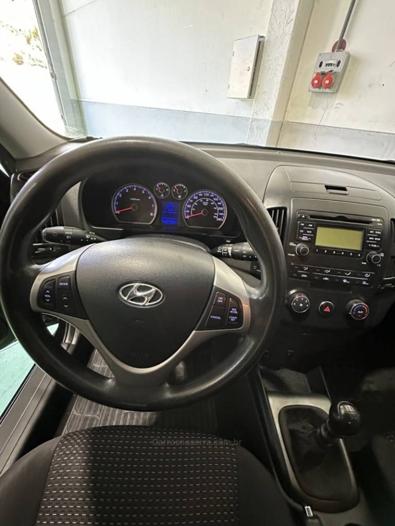 HYUNDAI - I30 - 2011/2012 - Preta - R$ 45.900,00