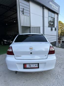 CHEVROLET - PRISMA - 2010/2011 - Branca - R$ 29.900,00