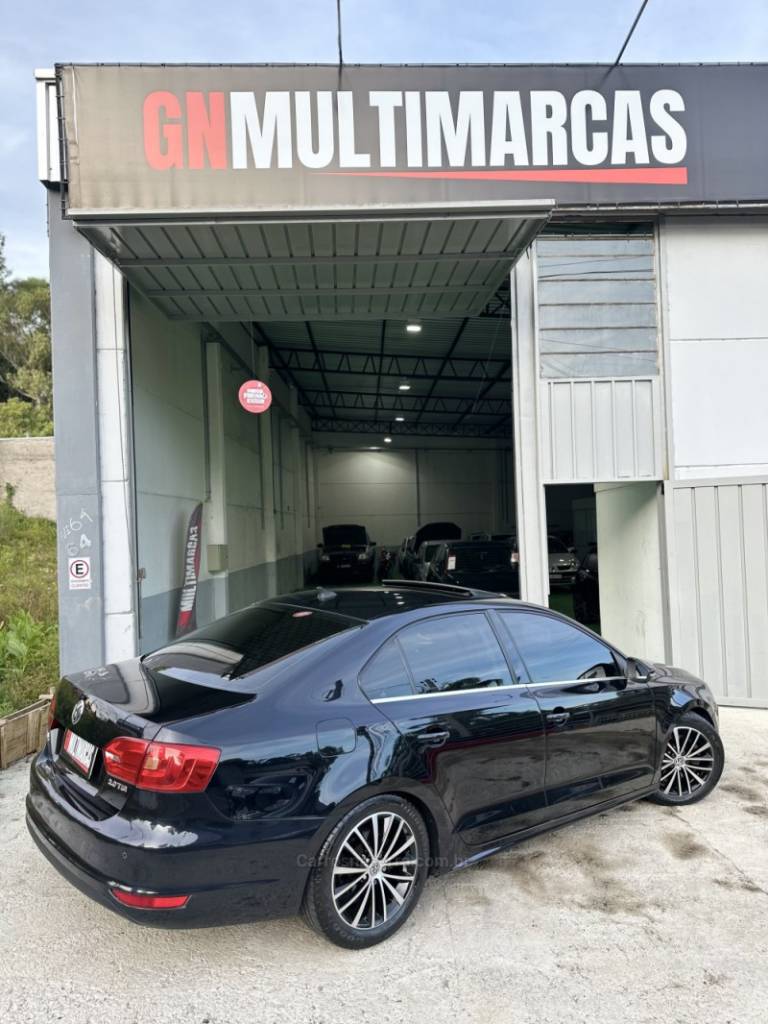 VOLKSWAGEN - JETTA - 2013/2013 - Preta - R$ 79.900,00