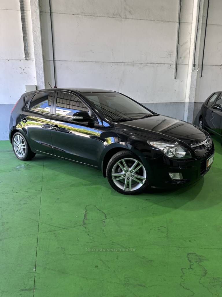 HYUNDAI - I30 - 2011/2012 - Preta - R$ 45.900,00