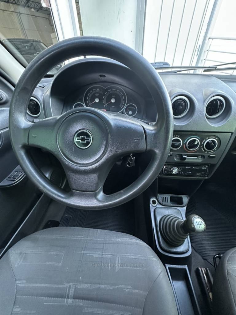 CHEVROLET - PRISMA - 2010/2011 - Branca - R$ 29.900,00