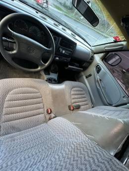 DODGE - DAKOTA - 2000/2001 - Preta - R$ 44.900,00