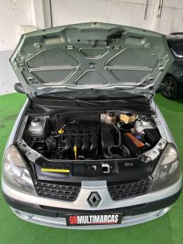 RENAULT - CLIO - 2004/2004 - Cinza - R$ 18.900,00