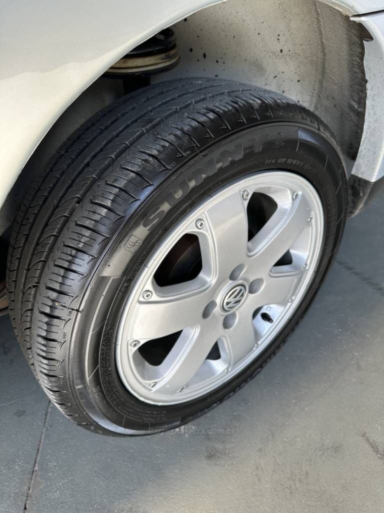 VOLKSWAGEN - SAVEIRO - 2007/2007 - Prata - R$ 42.000,00