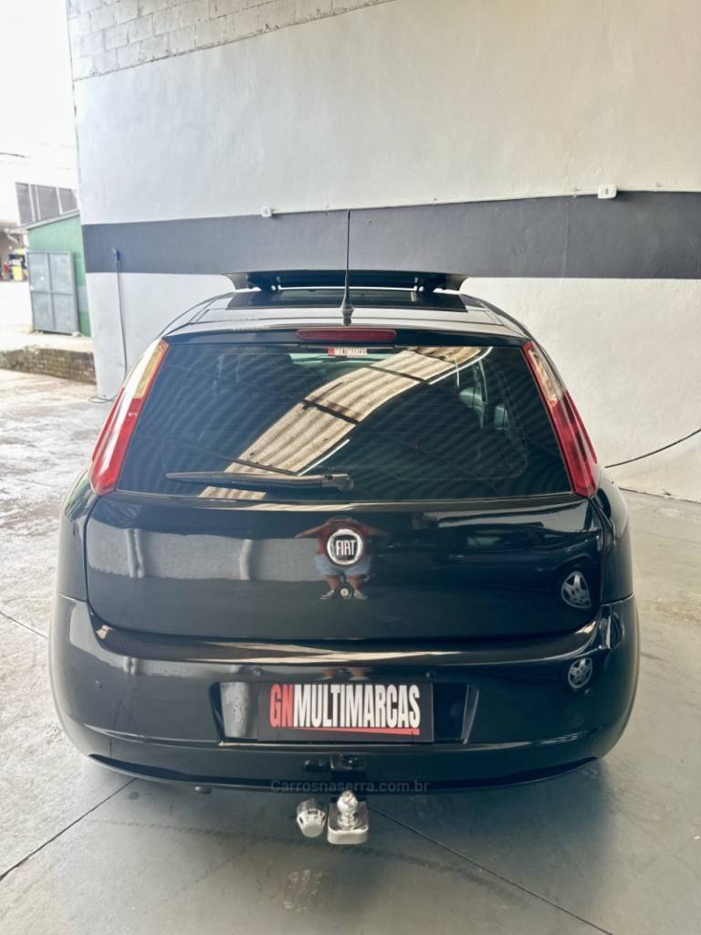 FIAT - PUNTO - 2007/2008 - Preta - R$ 39.900,00