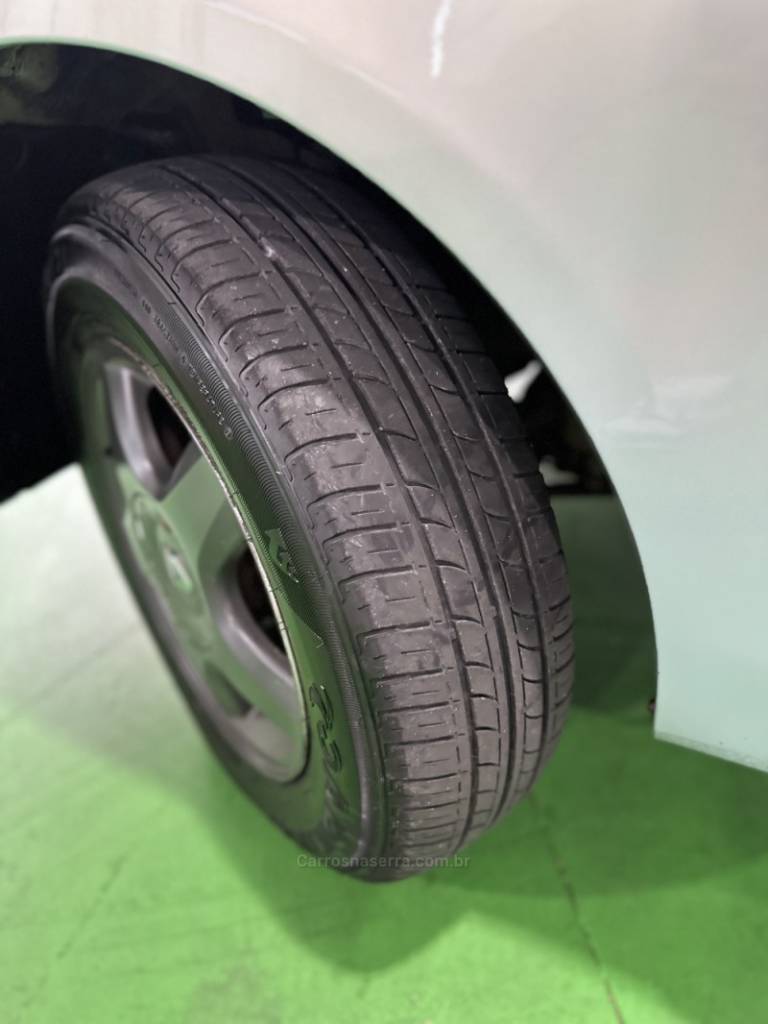RENAULT - CLIO - 2004/2004 - Cinza - R$ 18.900,00
